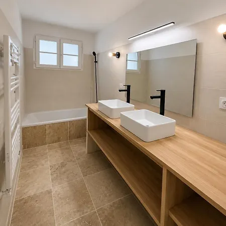 Maison Du Avec Jardin , 8 Pers Nyaraló